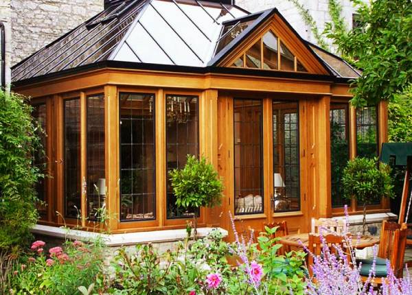 Зимний сад на дачном участке в Мытищах