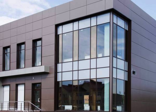 Фасадное остекление торгового центра в Мытищах