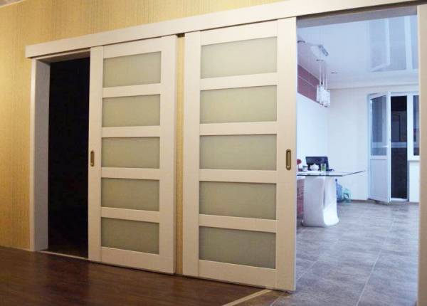 Параллельно раздвижные двери в частном доме в Мытищах