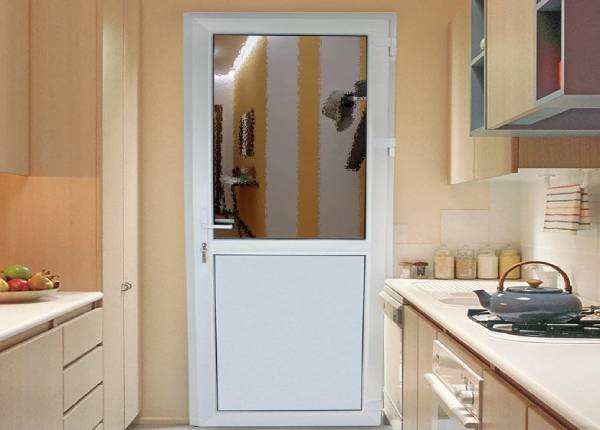 Межкомнатная пластиковая дверь в доме в Мытищах