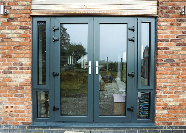 Алюминиевая дверь в коттедж в Мытищах