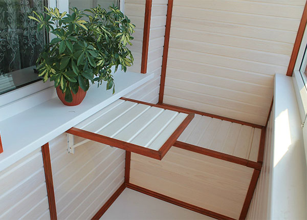 Отделка и утепление балкона деревянной вагонкой в Мытищах