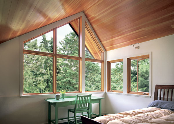 Установка нестандартных окон в коттедже в Мытищах